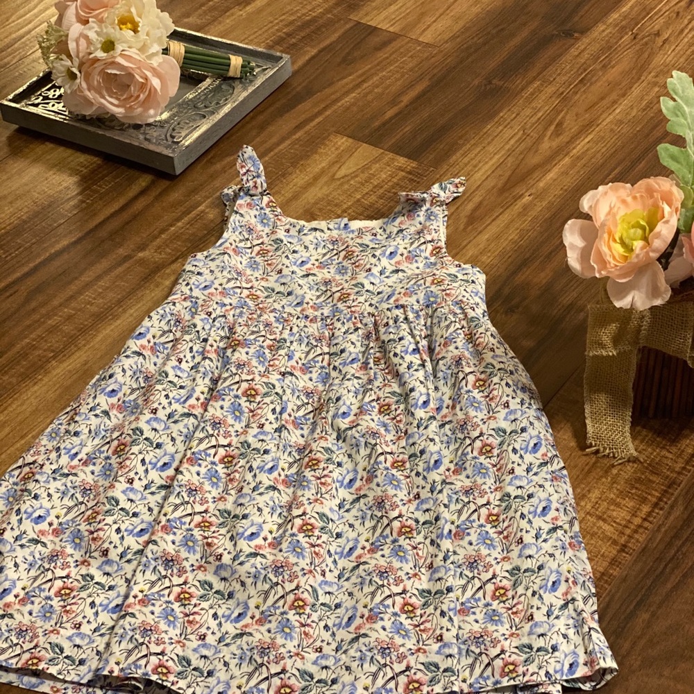 ‼️SOLD‼️Baby Gap NEW flower dress size 4yrs